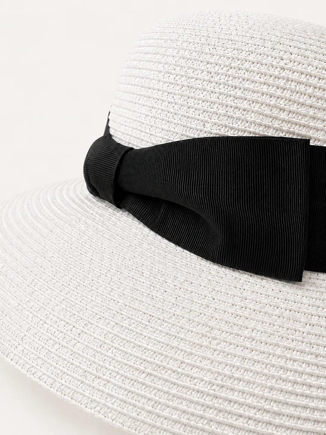 Close-up of the woven straw texture on the YANOVA wide brim sun hat