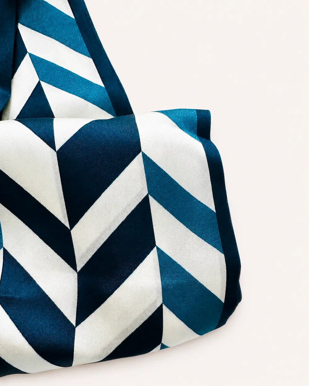 YANOVA Chevron Mulberry Silk Skinny Scarf – 59 × 5.9 in